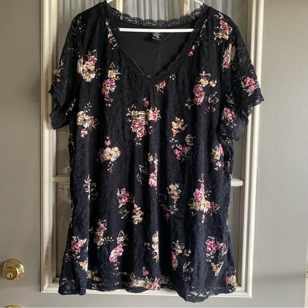 Torrid Black Floral Lace Vneck Top